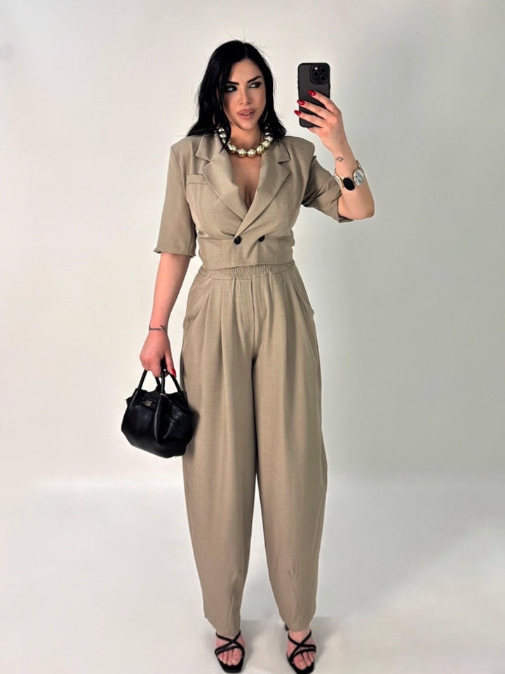Tailleur giacca corta e pantaloni larghi “Vivienne”