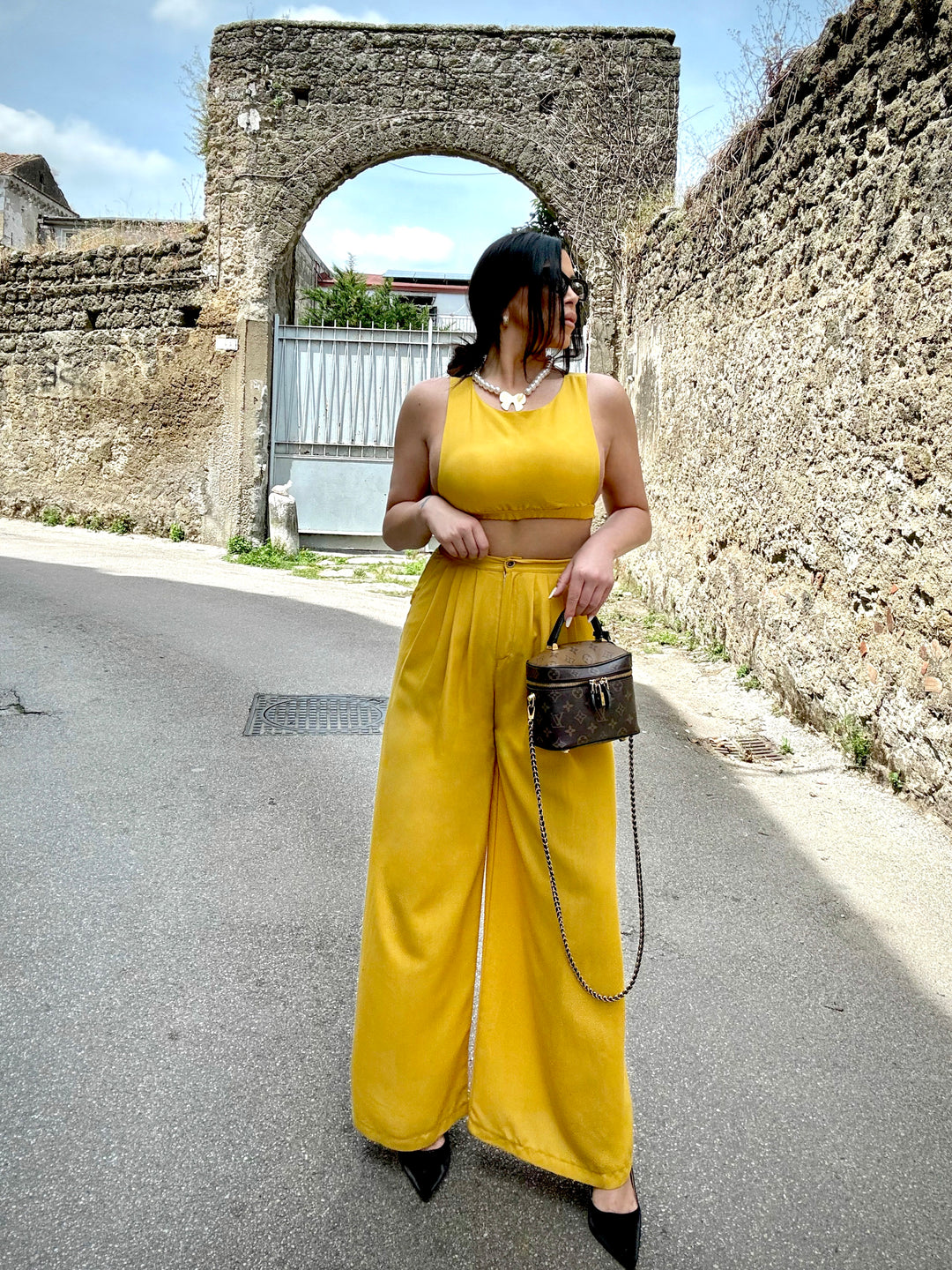 Coordinato composto da crop top con scollo ampio ai lati e pantaloni a palazzo con pench ed elastico in vita “Matilde”