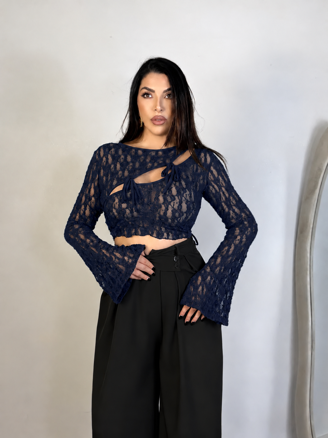 Maglia in pizzo crop “Karma”