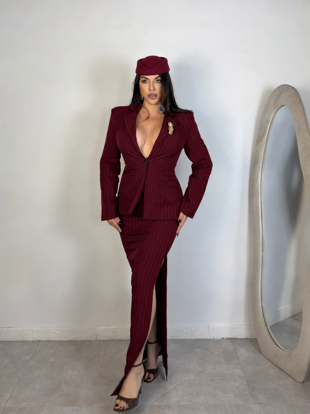 Tailleur gessato con gonna “Victory”