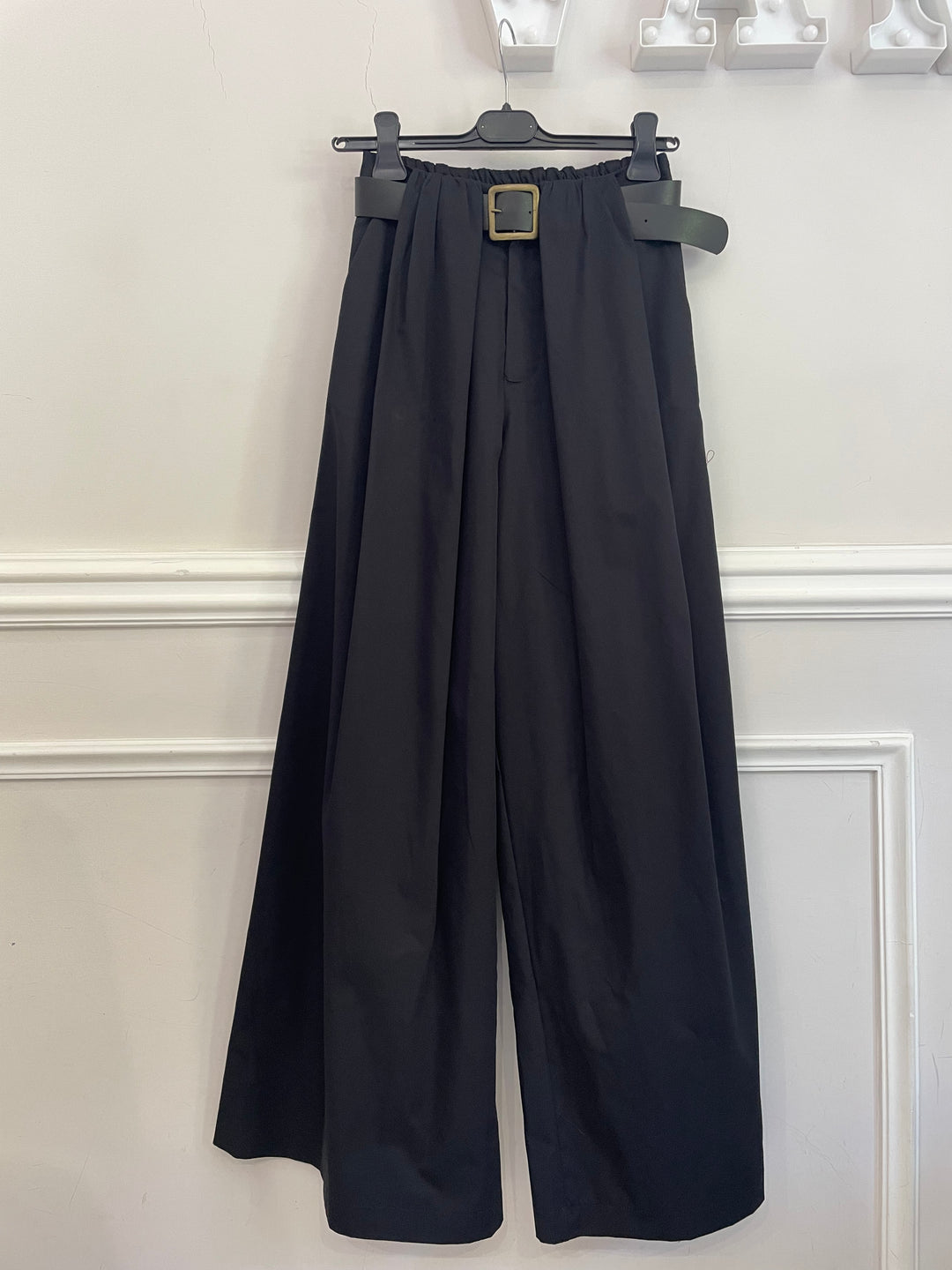 Pantaloni con cintura “Dafne”