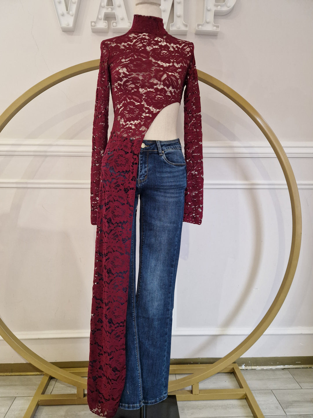 Maglia in pizzo asimmetrica “Opium”